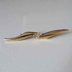 Vintage Goldtone  Brooch with Crystal Accents